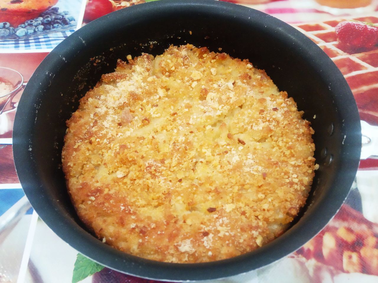 Запеканка из макаронных изделий с яйцами и молоком: Духовку разогреваем до 170 С и запекаем макароны до румяной корочки.