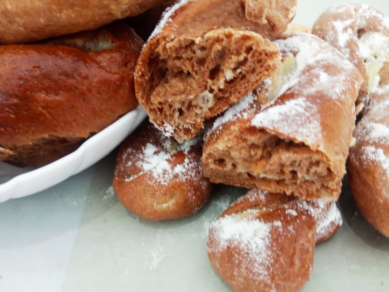 Шоколадные булочки из заварным кремом, нежные и воздушные