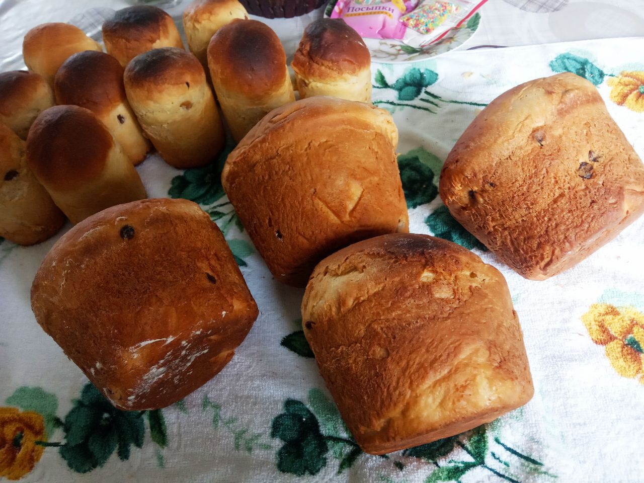 Домашние воздушные праздничные куличи: Охлаждаем куличи на боку, периодически переворачиваем, чтобы сохранить форму.