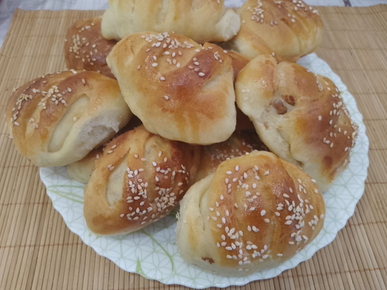Вкусные и сытные пирожки из дрожжевого теста, с мясной начинкой