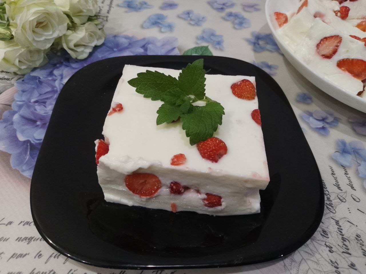 Клубничное желе из ягод клубники и сметаны, нежное и вкусное