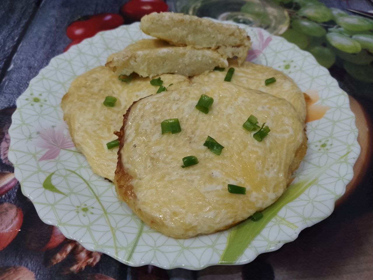 Драники с сыром, яйцом и сметаной