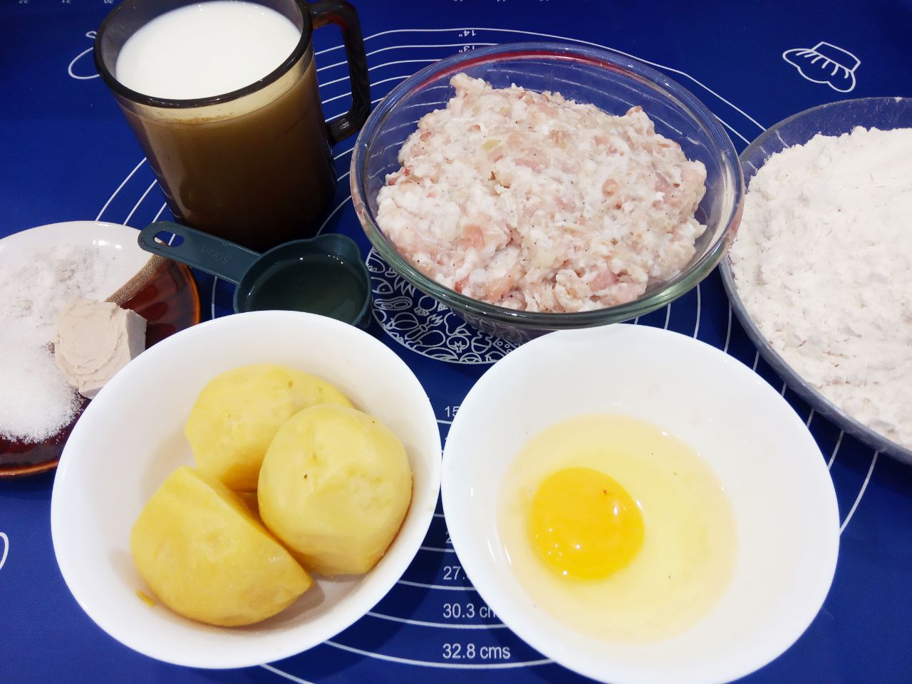 Лепешки с мясной начинкой, в духовке