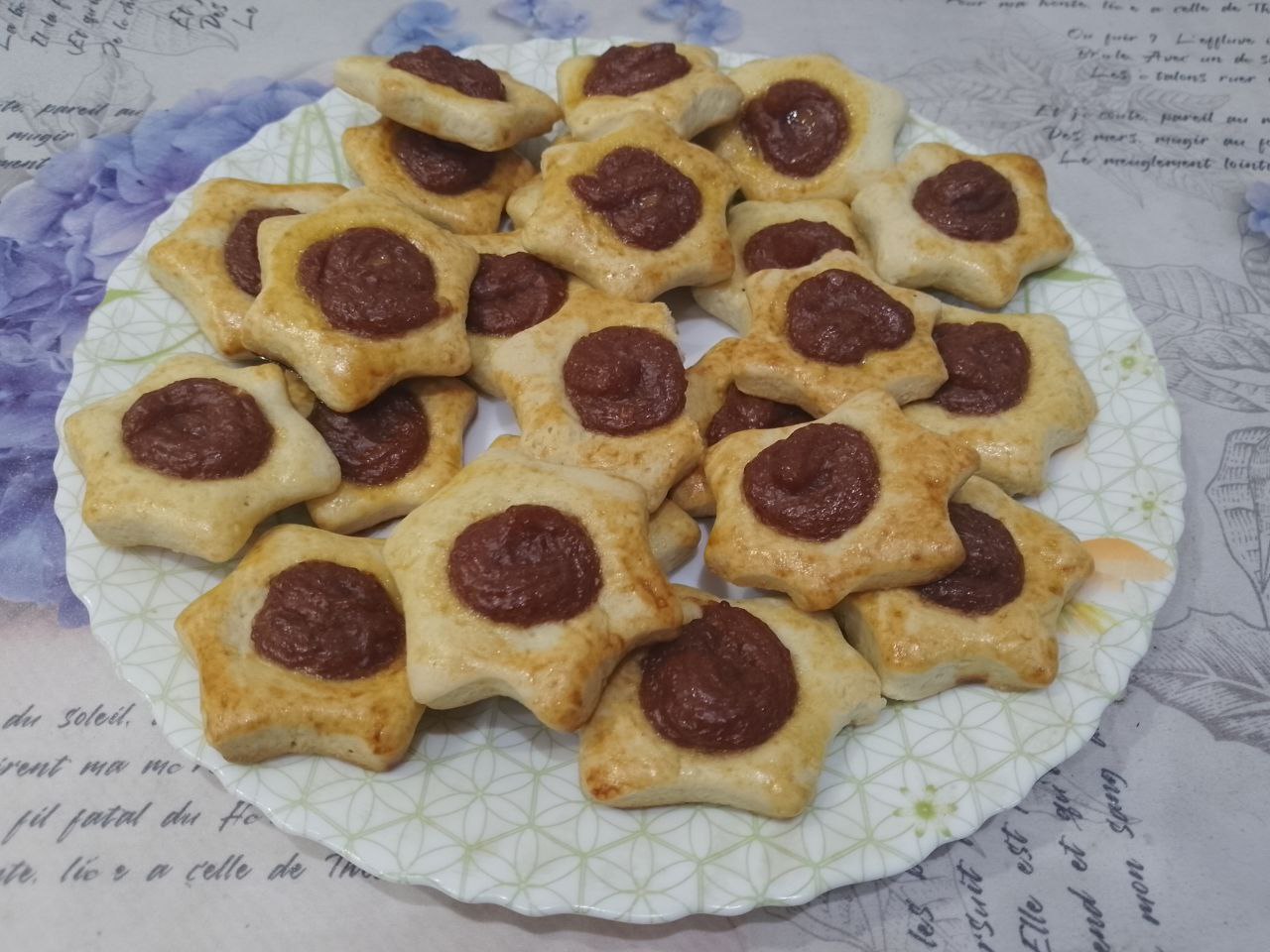 Печенье из белков и сливочного масла ягодного заварного крема