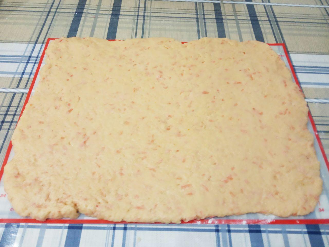 Простой рецепт грейпфрутового печенья, просто и вкусно: Тесто раскатываем листом толщиной около 5 мм.
