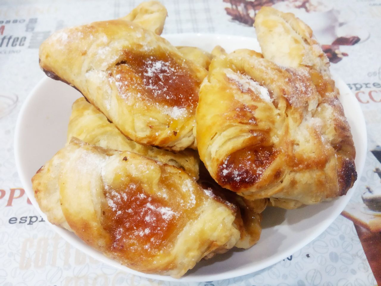 Рецепт печенья из слоёного теста с джемом