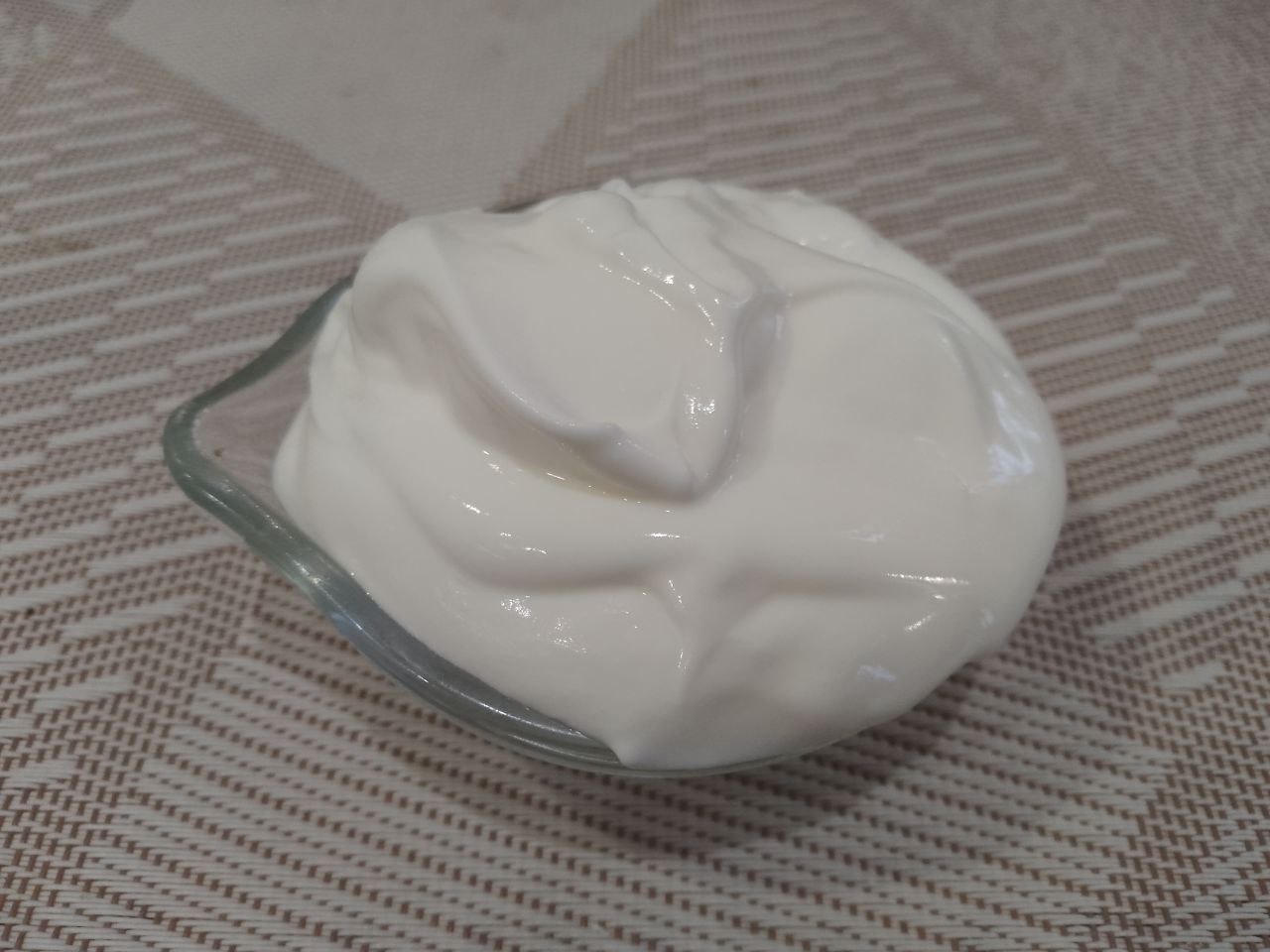 Пирог из песочной крошки, с творожной начинкой и замороженными ягодами: Приготовим творожную начинку.