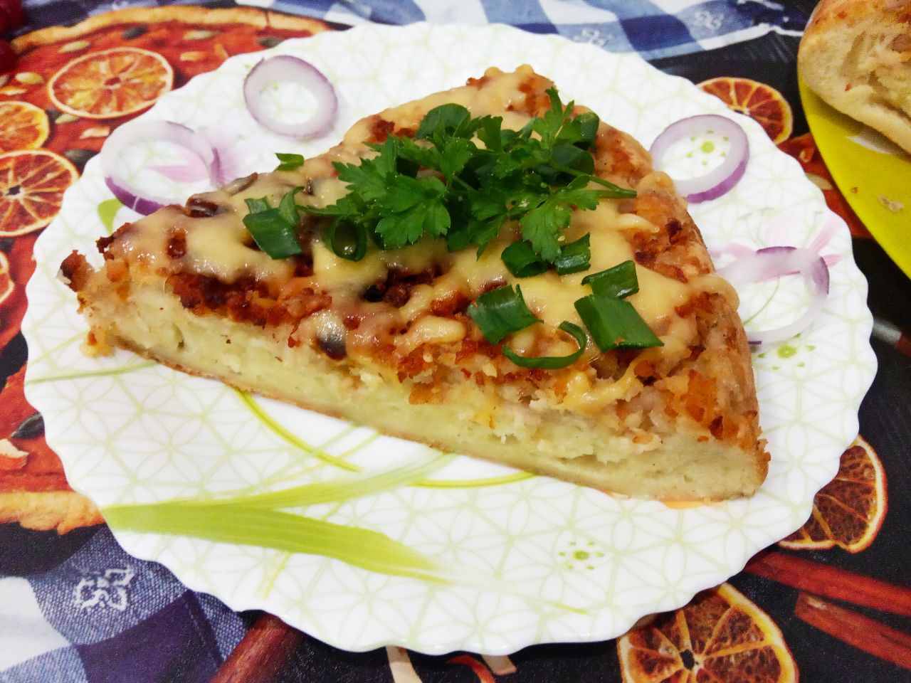 Заливной пирог с фаршем и луком на сковороде, просто и вкусно
