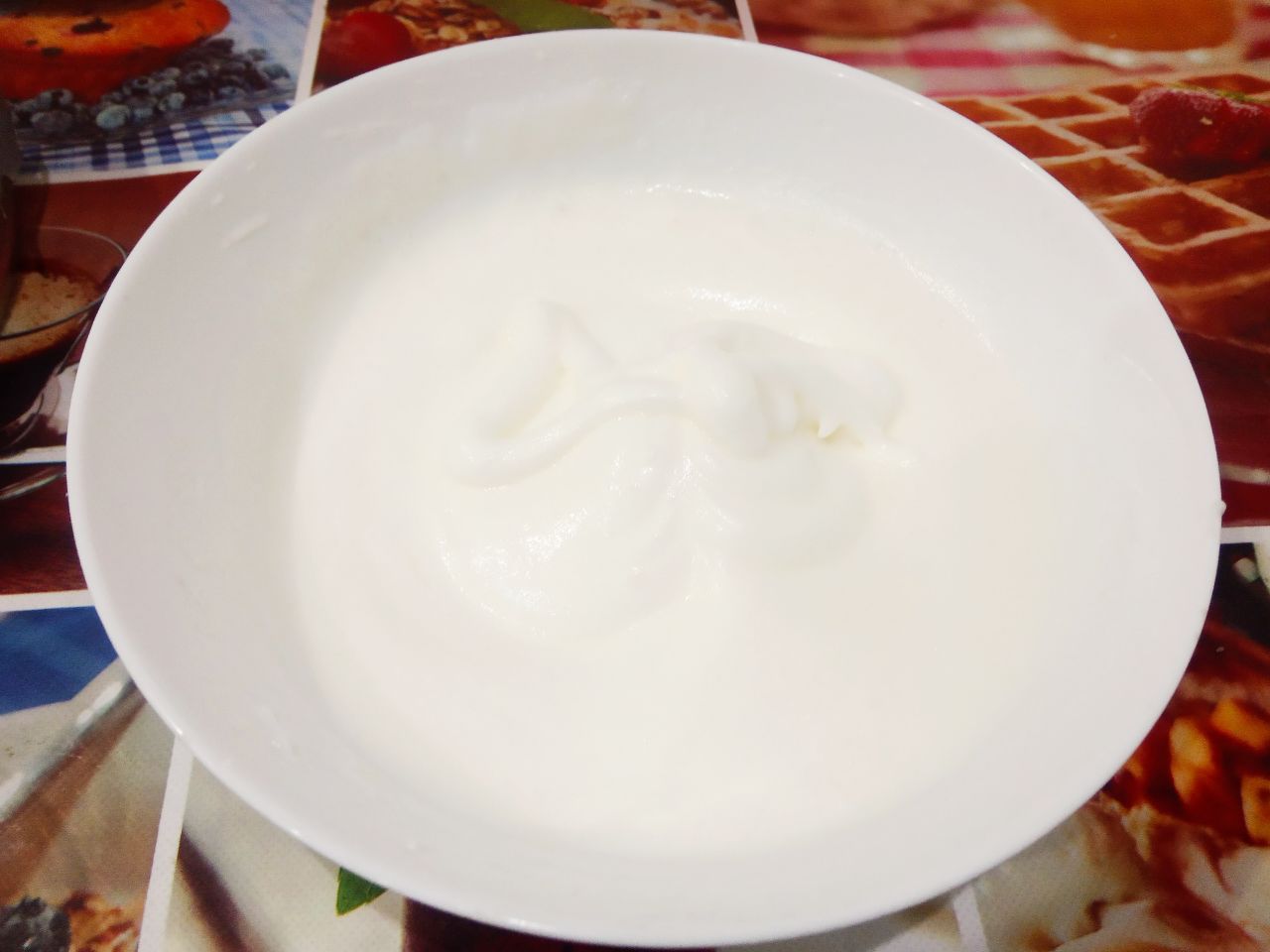 Яблочный пирог с кремом-суфле, нежный и вкусный: Приготовим крем-суфле.