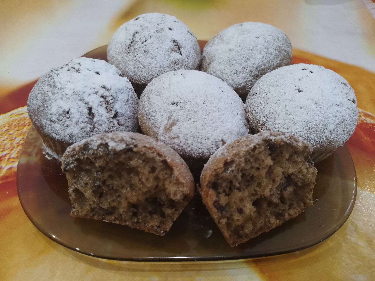 Кексы на сметане, с вишневым джемом и шоколадной крошкой