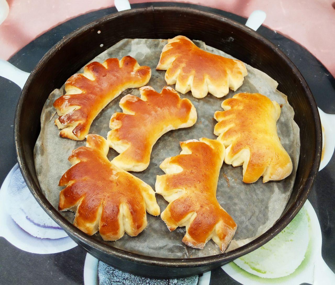 Воздушные и сдобные гребешки с заварным кремом, вкусно и аппетитно: Духовку предварительно разогреваем до 180 - 200 С. Выпекаем гребешки до румяного цвета.