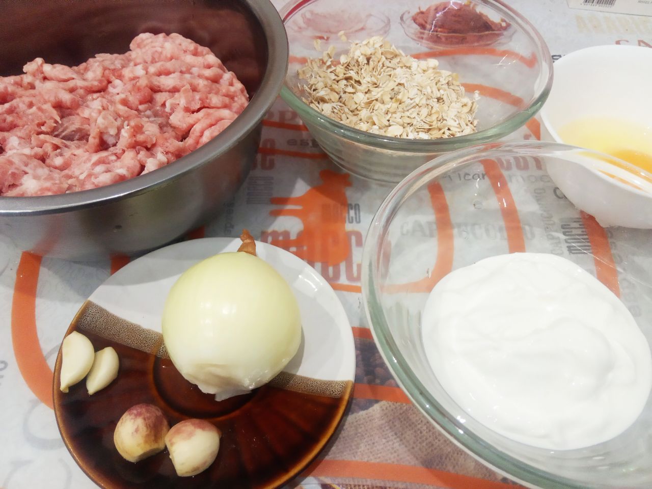 Мясные котлеты, запеченные в духовке, нежные и сочные