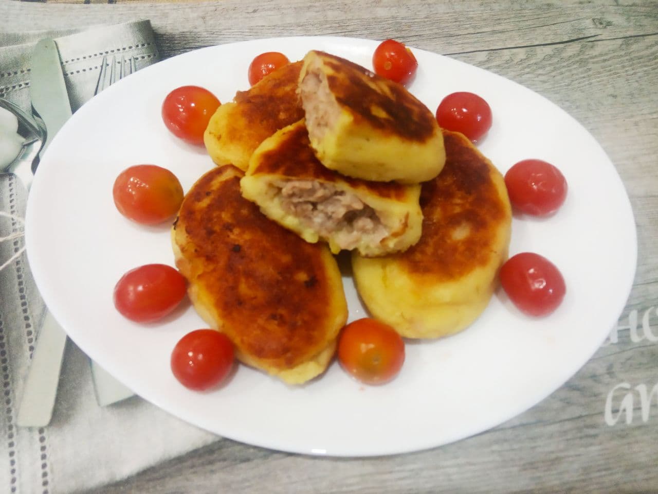 Картофельные зразы с мясной начинкой, вкусные и аппетитные