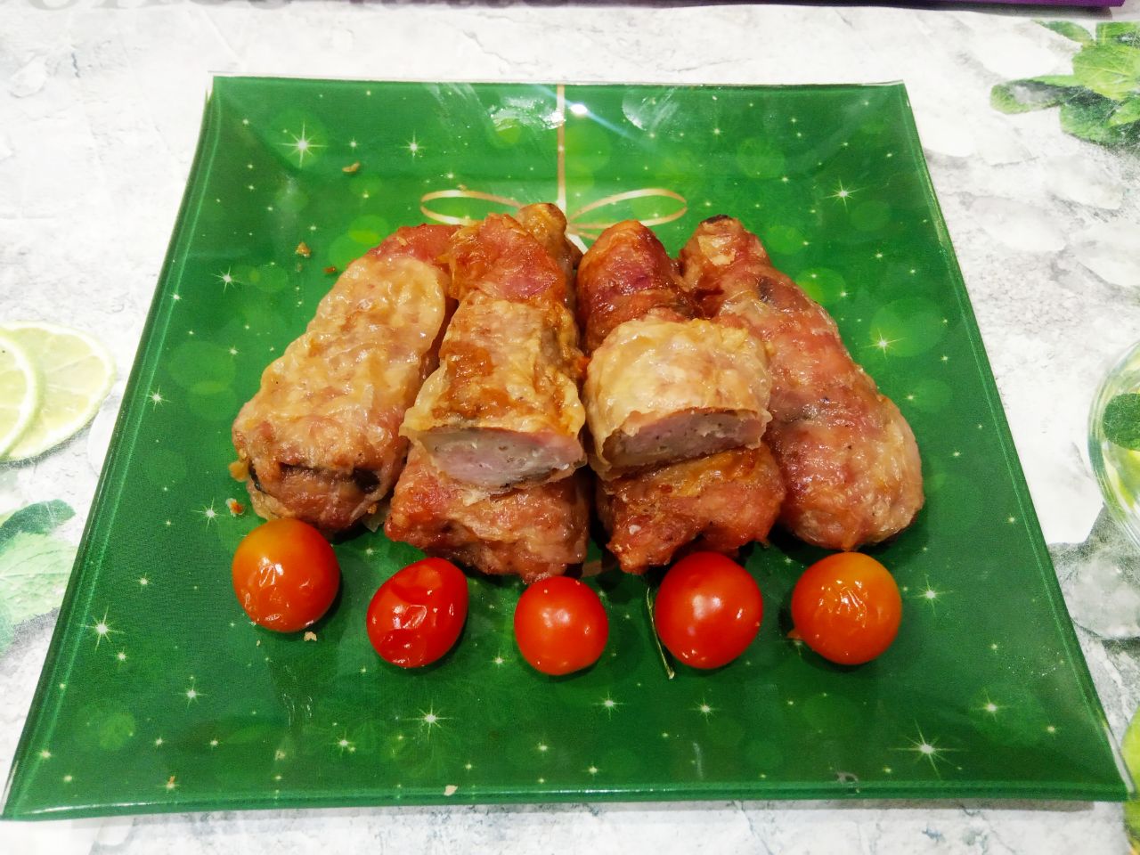 Запеченные фаршированные голени, с грибами и фаршем