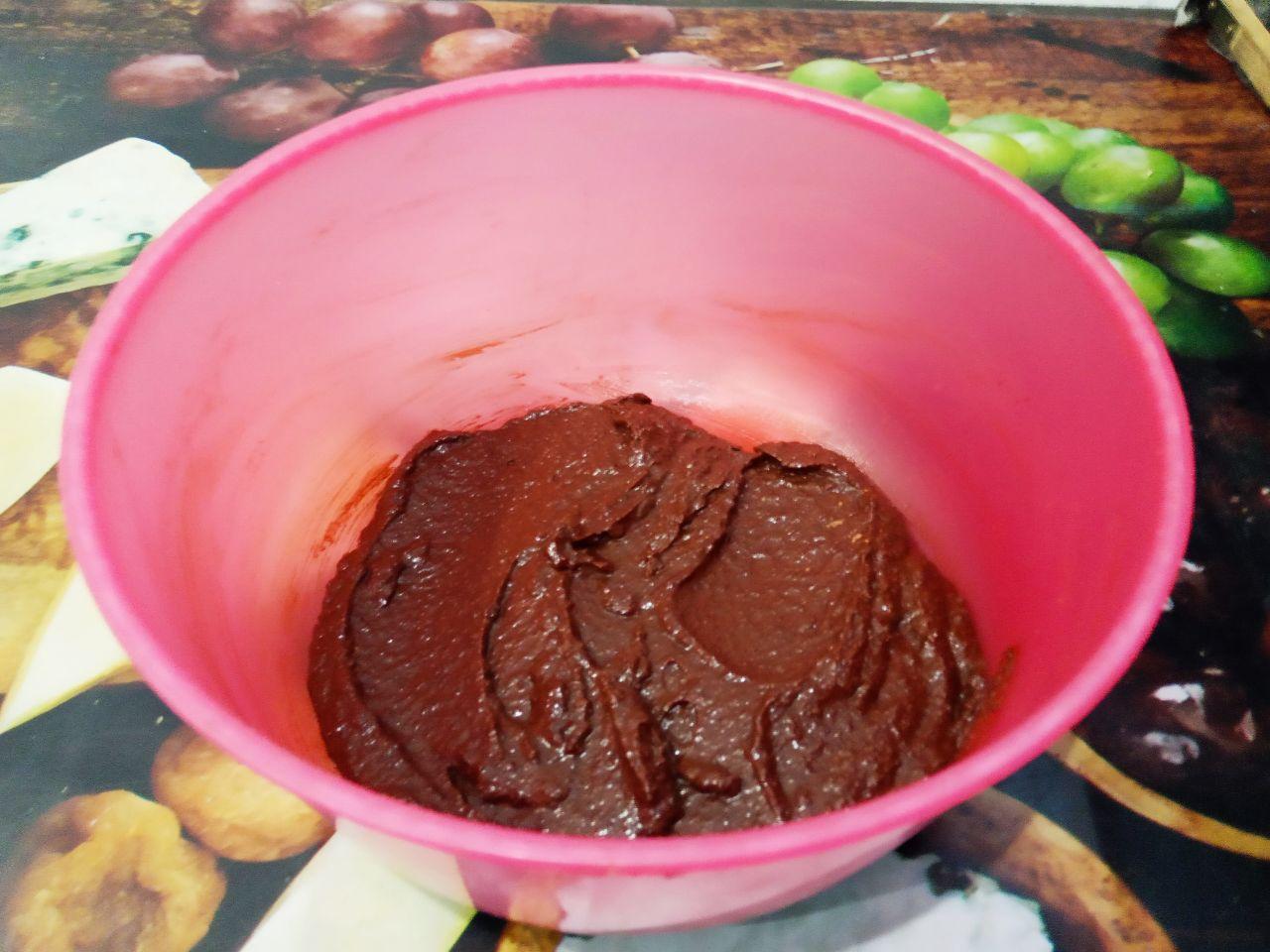 Вкусное шоколадное печенье с трещинками: Какао лучше всего просеять, чтобы не было комочков, удобнее будет растирать какао со сливочным маслом и