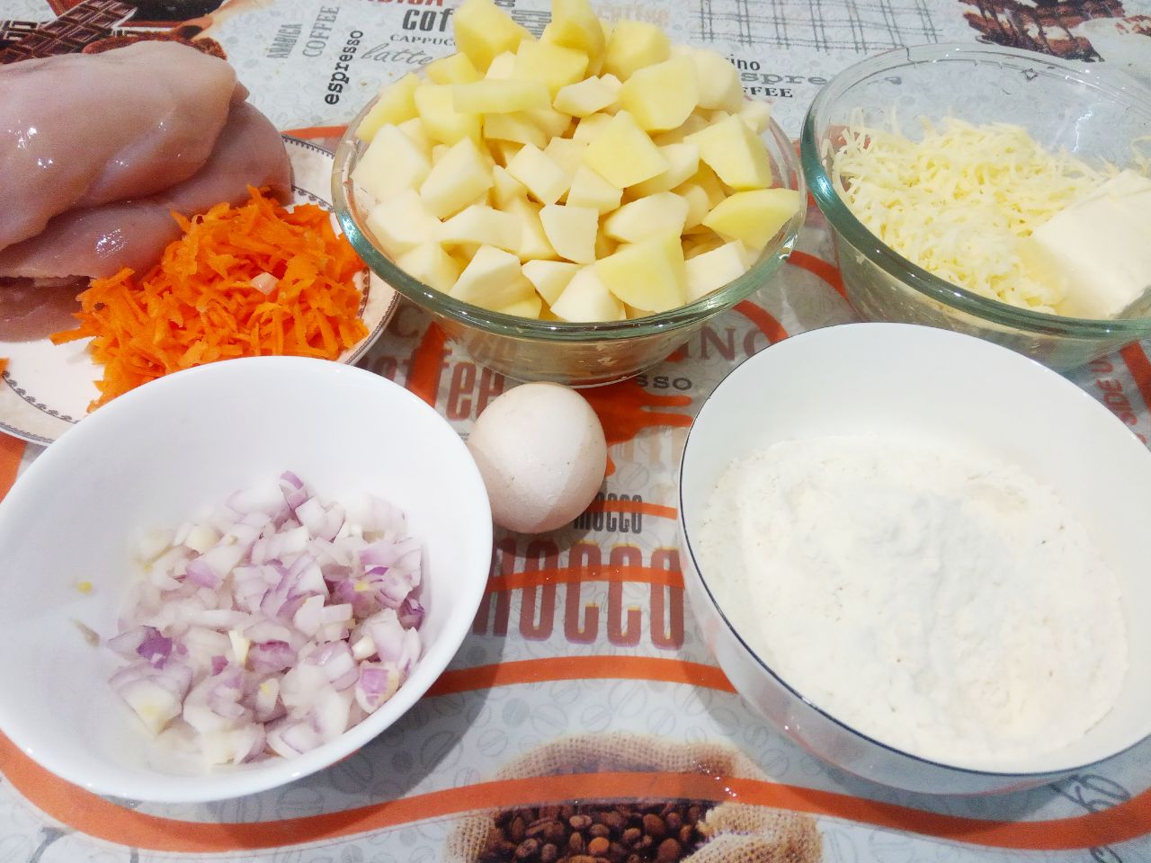 Суп куриный с сырными шариками, просто и аппетитно