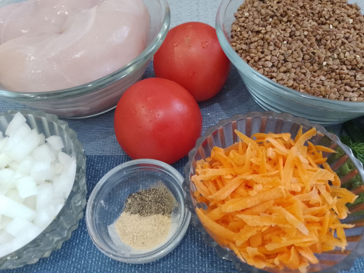 Гречневая каша с овощами и филе, простое и вкусное блюдо