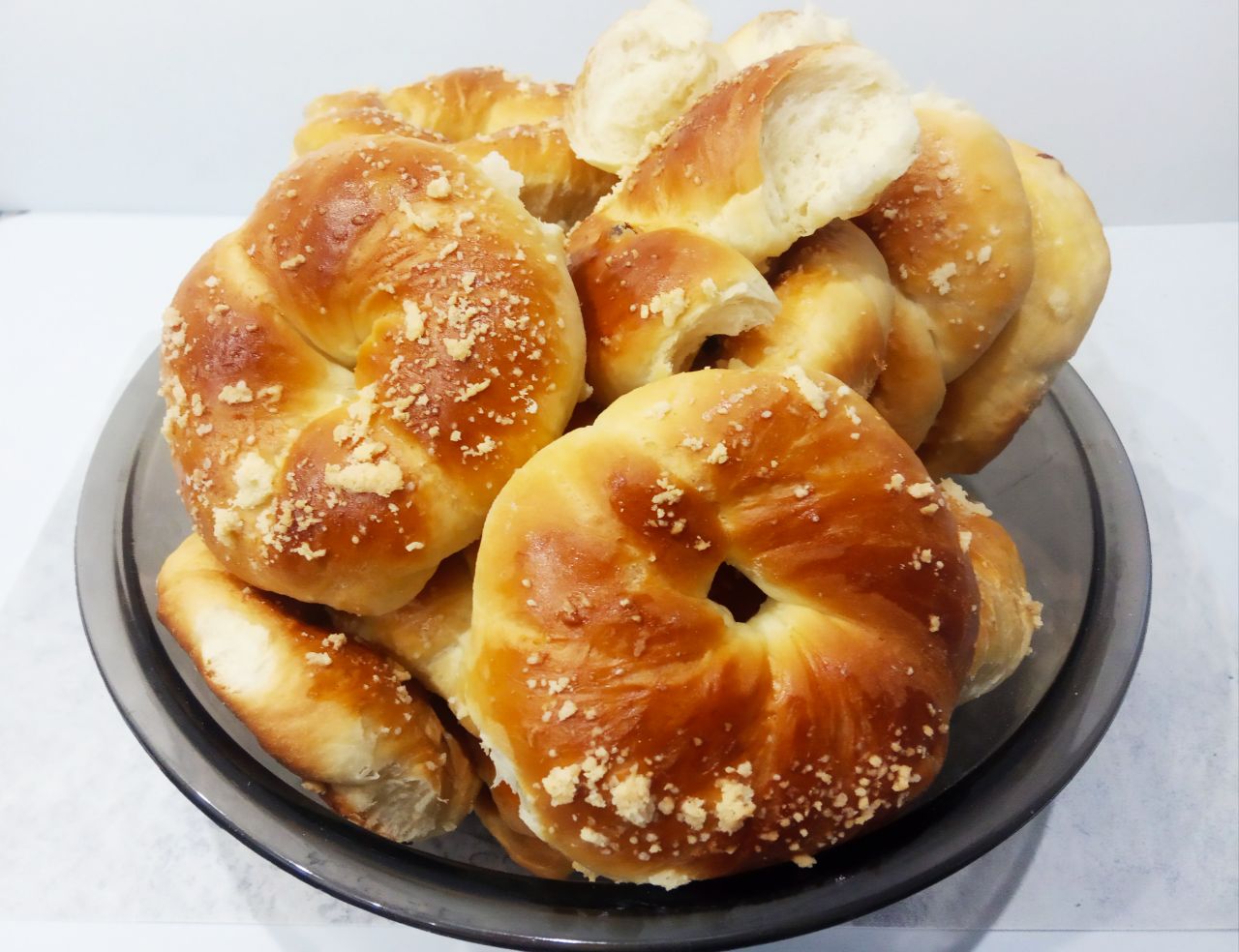 Булочки с изюмом, воздушные и мягкие