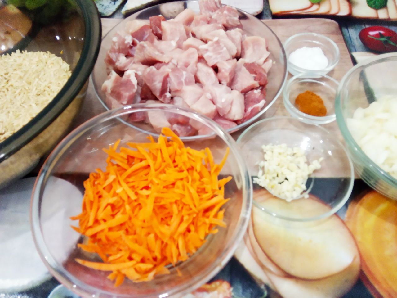 Бурый рис с мясом, в мультиварке