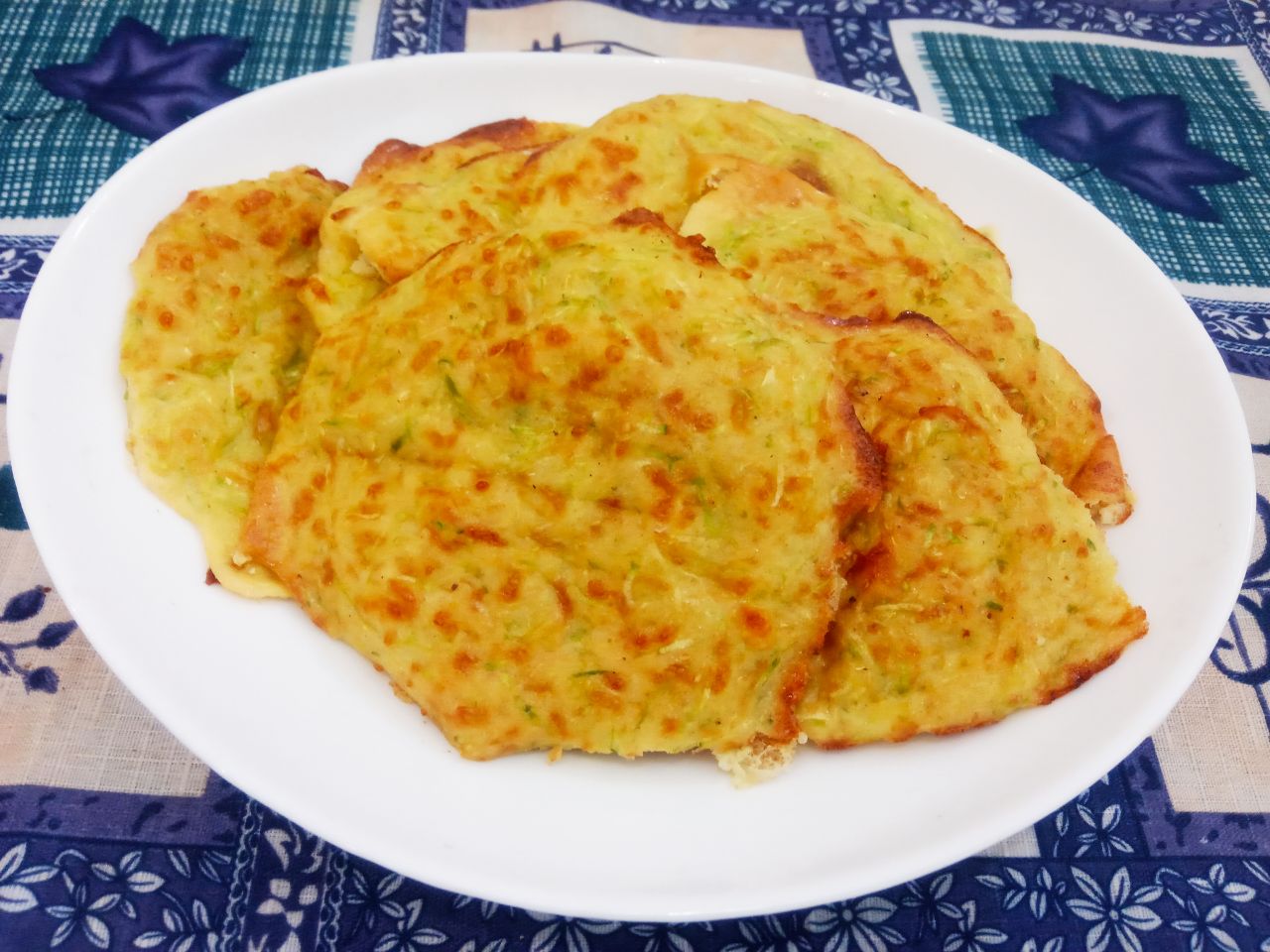 Кабачковые лепешки с сыром и манной крупой запеченные в духовке