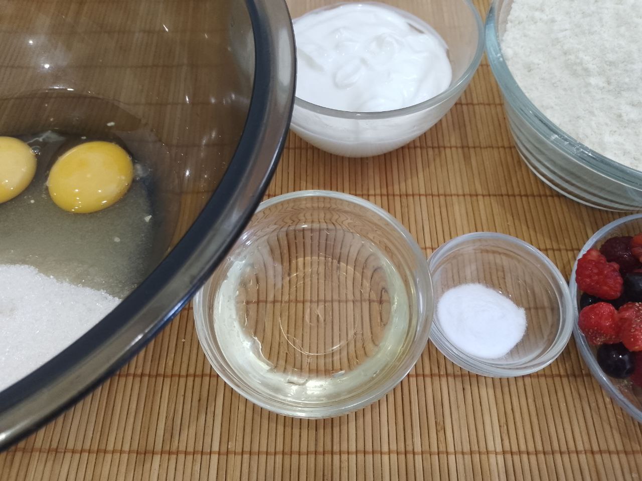Мягкие вафли с ягодами, просто и вкусно