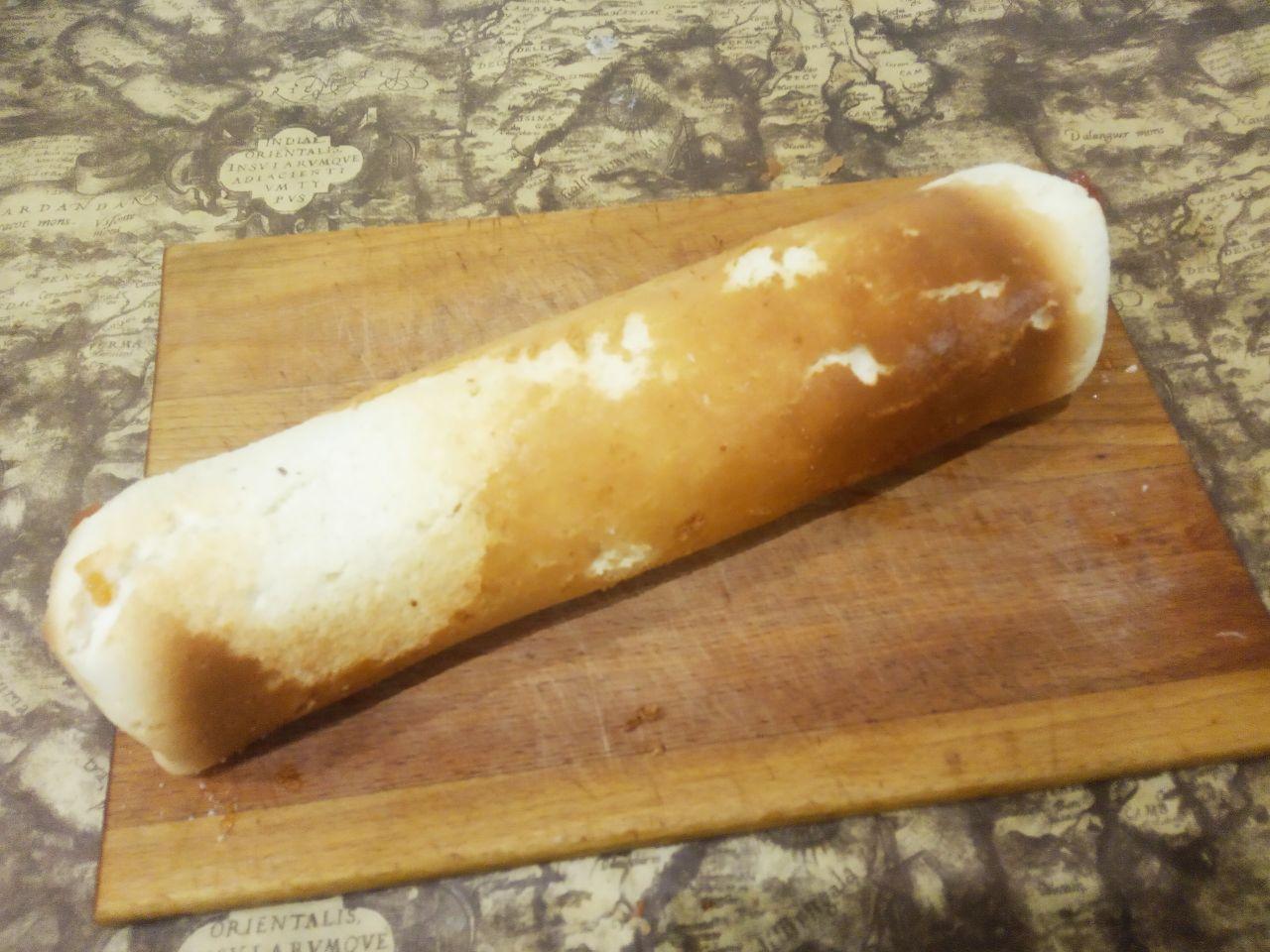 Рулет с яблочным джемом в шоколадной глазури, просто и вкусно: Достаем рулет с духовки и сразу сворачиваем.