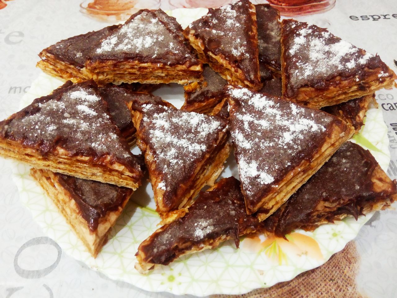 Вафельный торт с вареным сгущенным молоком, просто и вкусно