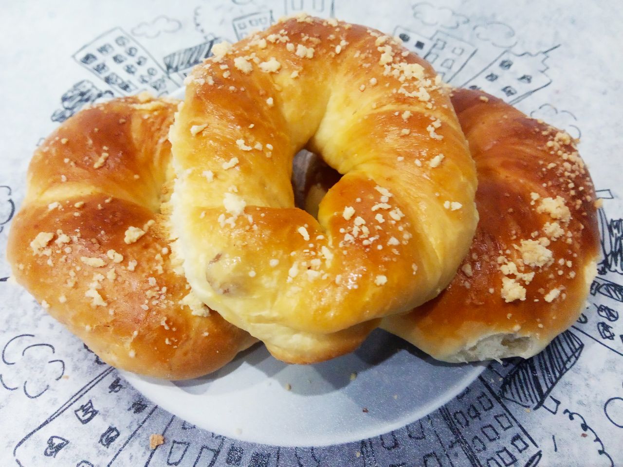 Булочки с изюмом, воздушные и мягкие