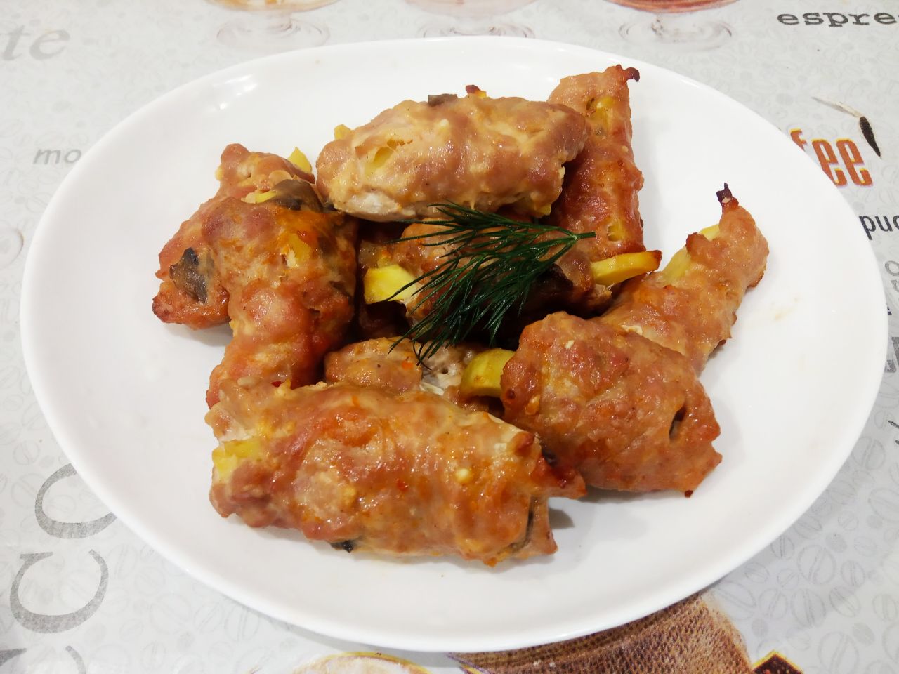 Мясные рулетики с начинкой, вкусно и аппетитно