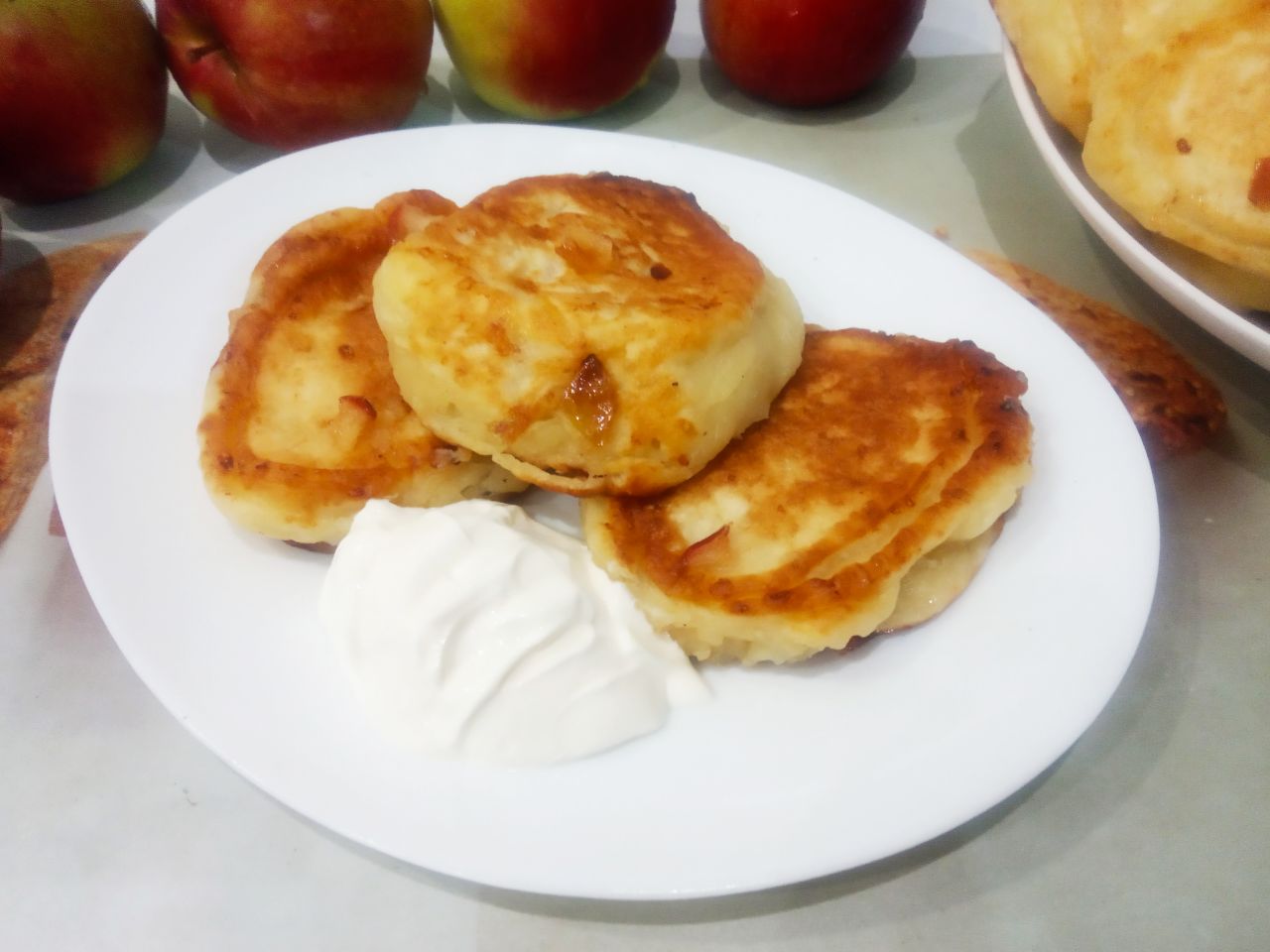 Оладьи с творогом и яблоками, просто и вкусно
