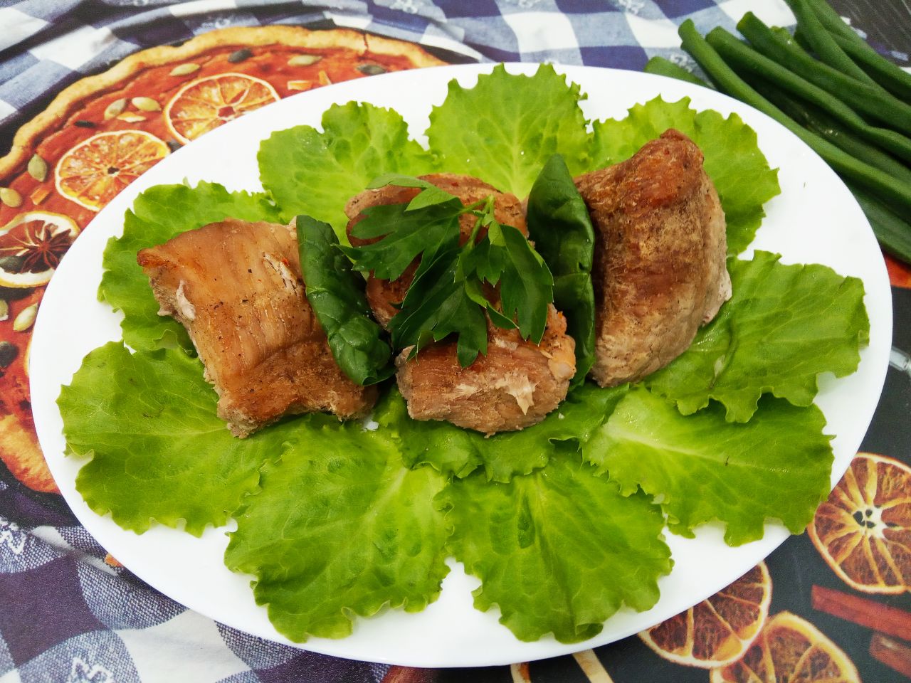 Мясо запеченное со специями в рукаве, нежное и сочное