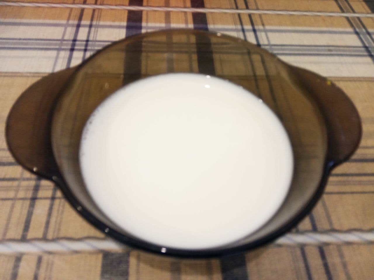 Пирожки с мясной начинкой из картофельного дрожжевого теста, жареные на сковороде: Дрожжи разводим в теплом молоке.