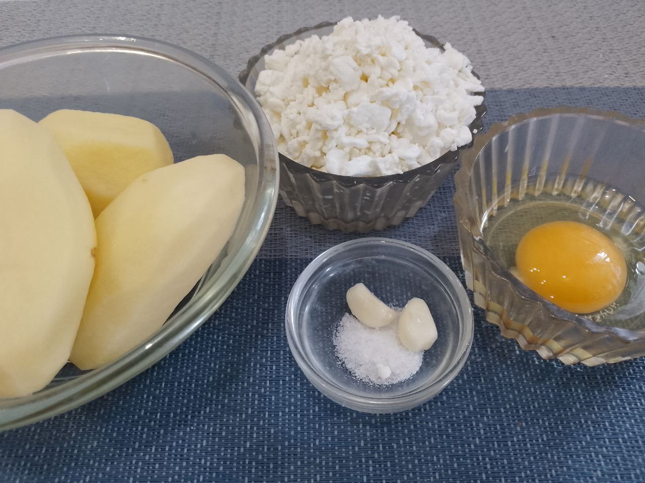 Драники или картофельные оладьи с творогом