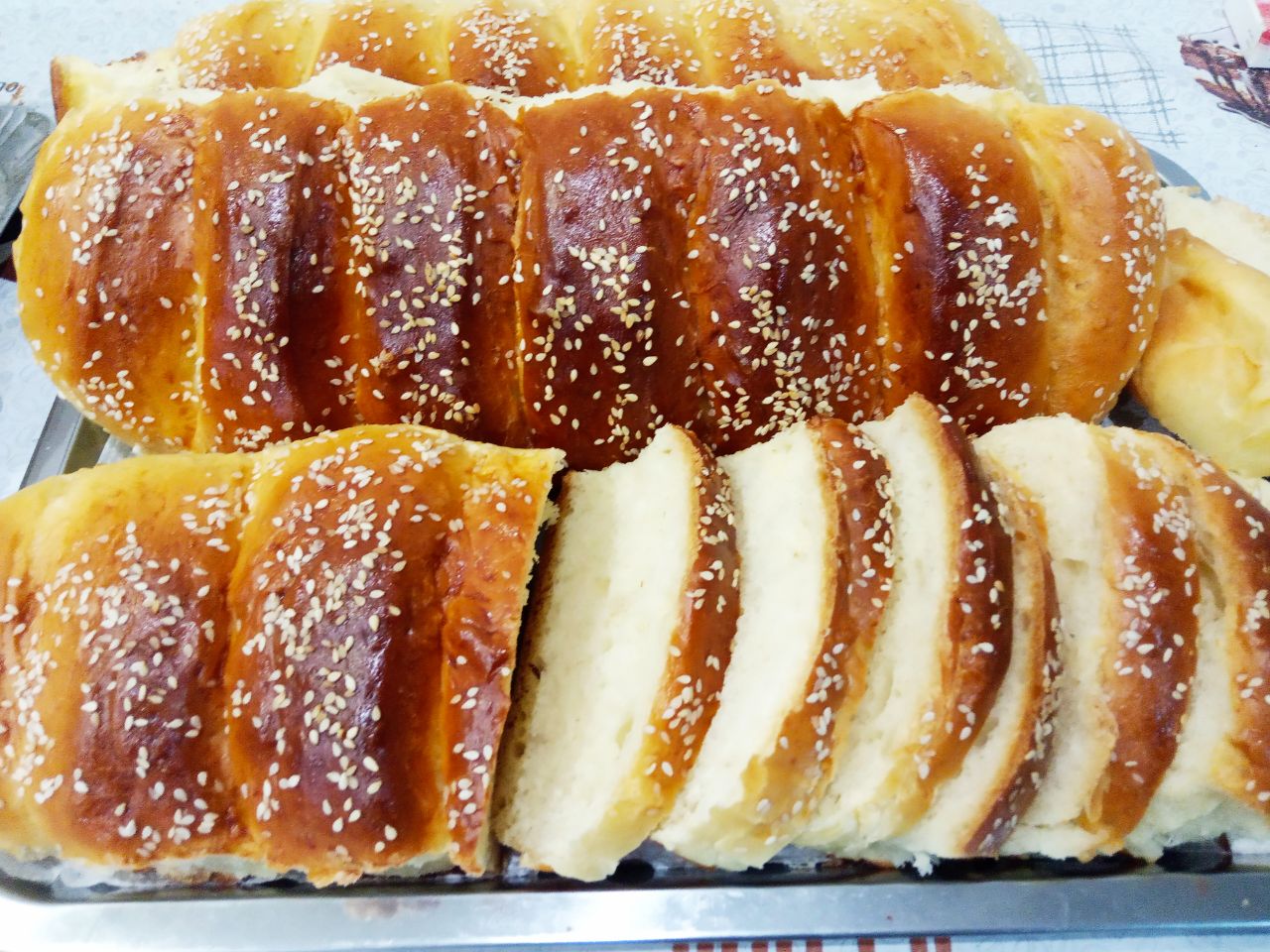 Домашние батоны с кунжутом на сыворотке, просто и вкусно