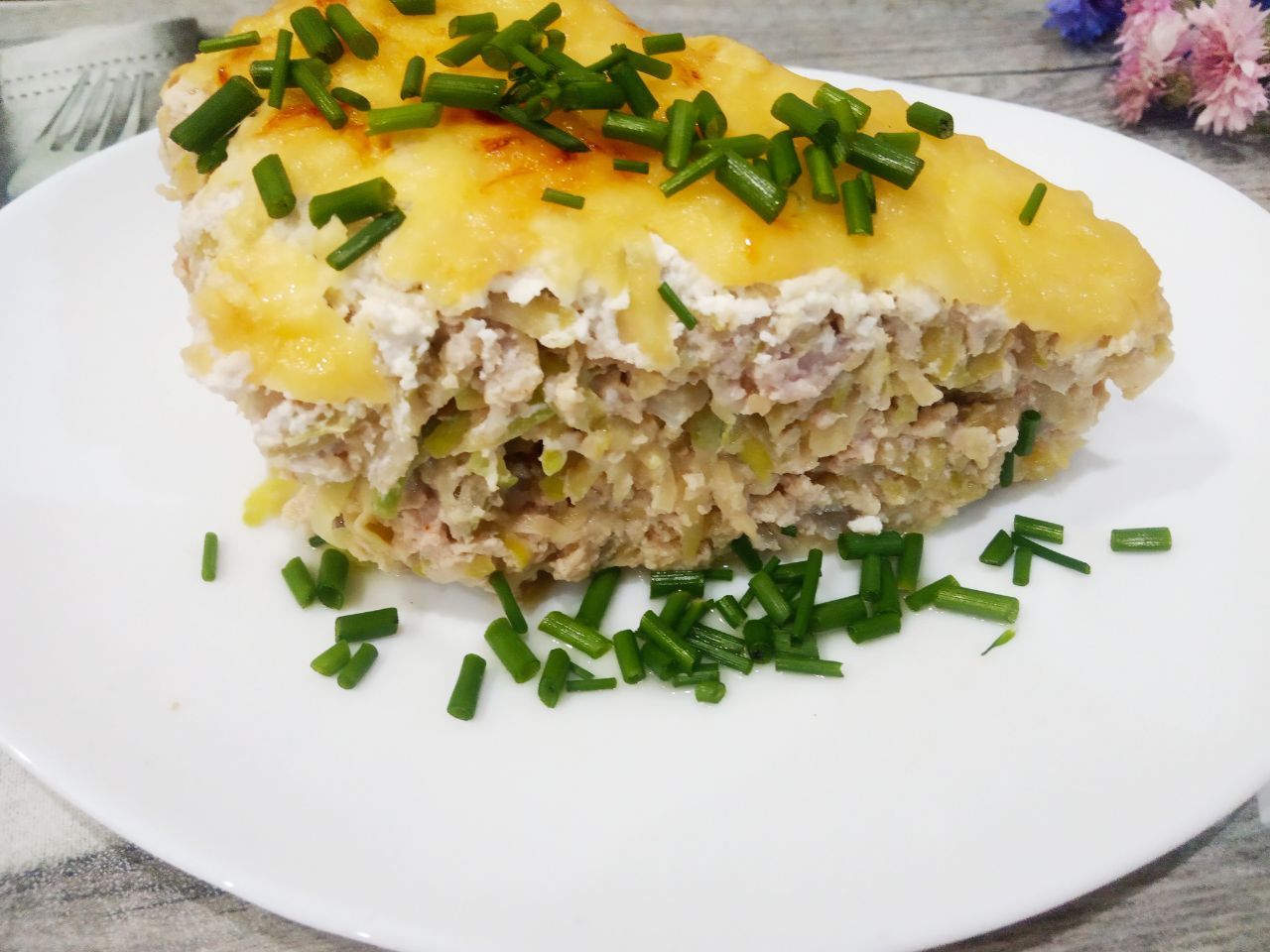 Запеканка из кабачков, фарша, овощей и сыра