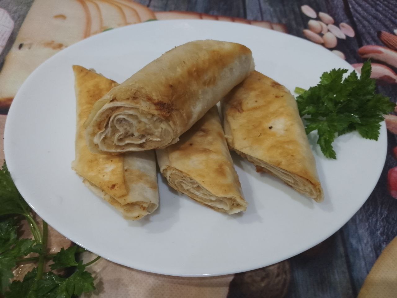 Лаваш с мясной начинкой, на сковороде, вкусный и аппетитный