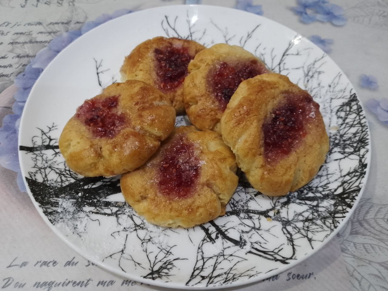 Домашнее рассыпчатое песочное печенье с джемом