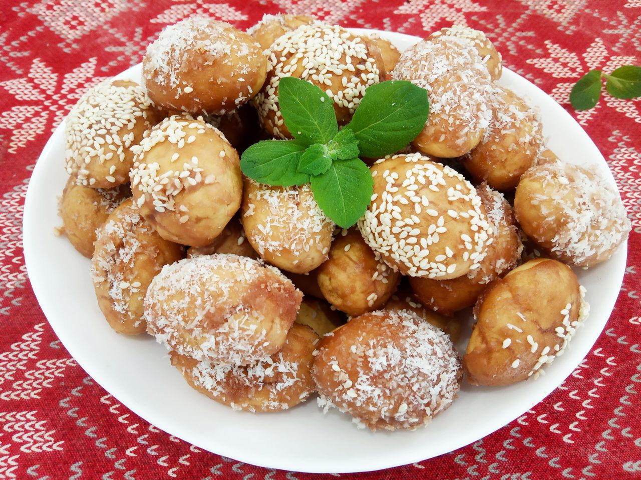 Домашнее печенье в глазури и кокосовой стружке