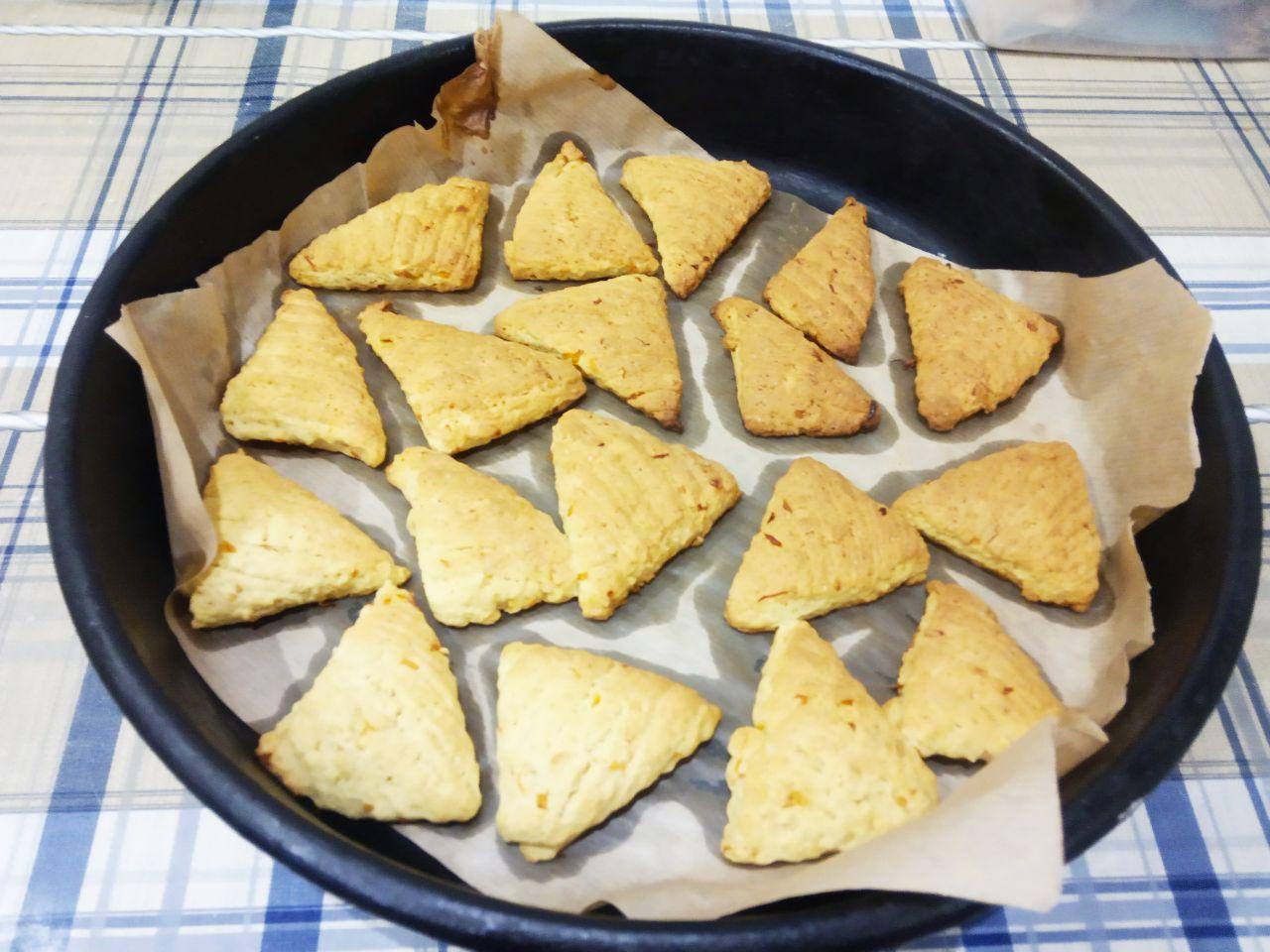 Простой рецепт грейпфрутового печенья, просто и вкусно: Духовку разогреваем до 180 С и ставим противень с печеньем для выпекания. Печенье выпекаем до готовности.