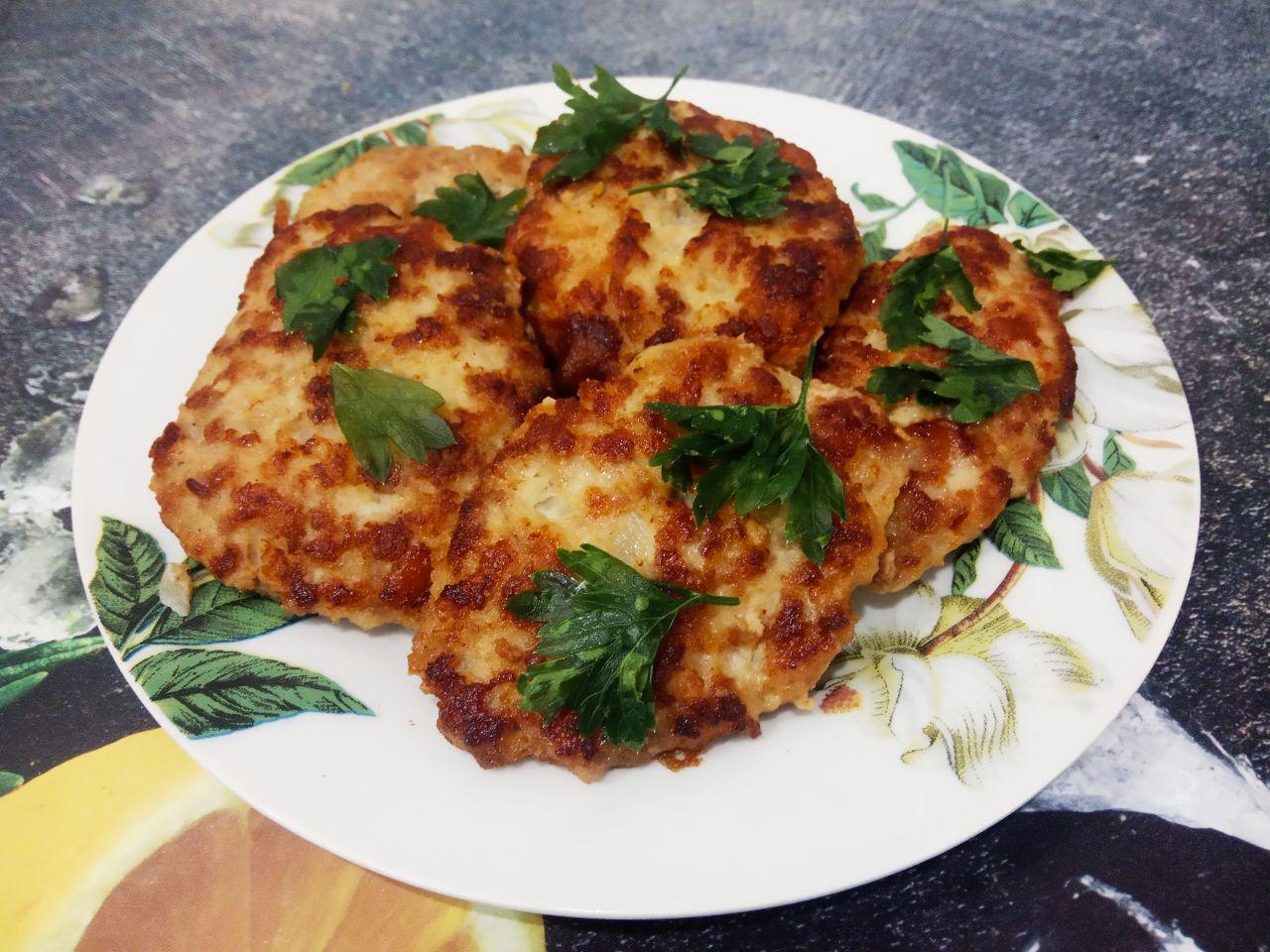 Сочные и аппетитные оладьи из свинины