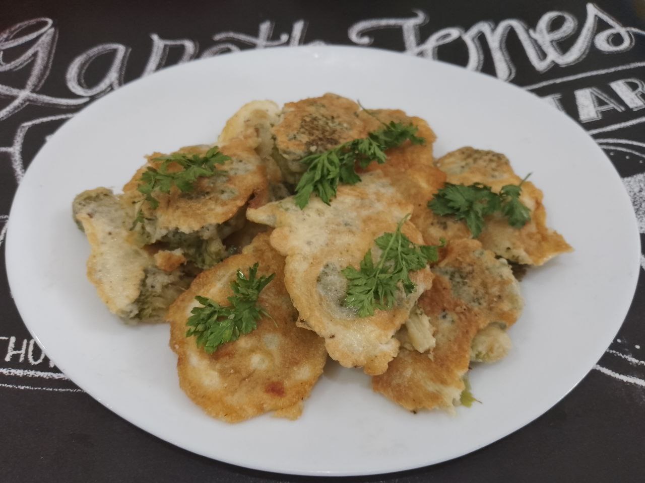 Капуста брокколи жареная в кляре из яиц, просто и вкусно
