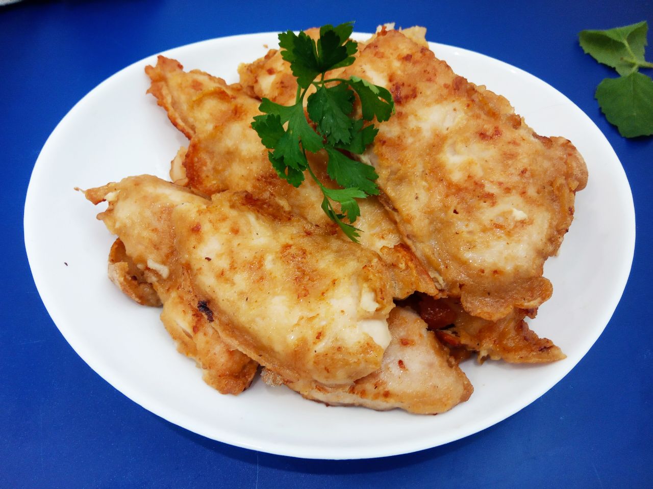 Куриное филе в кляре и специях, на сковороде