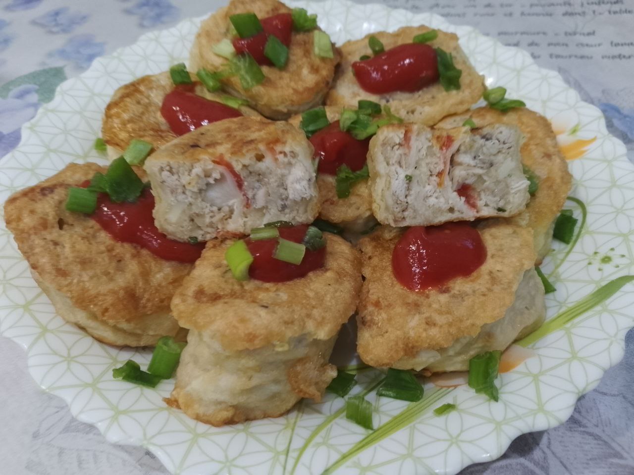 Лаваш с мясной начинкой в кляре, на сковороде