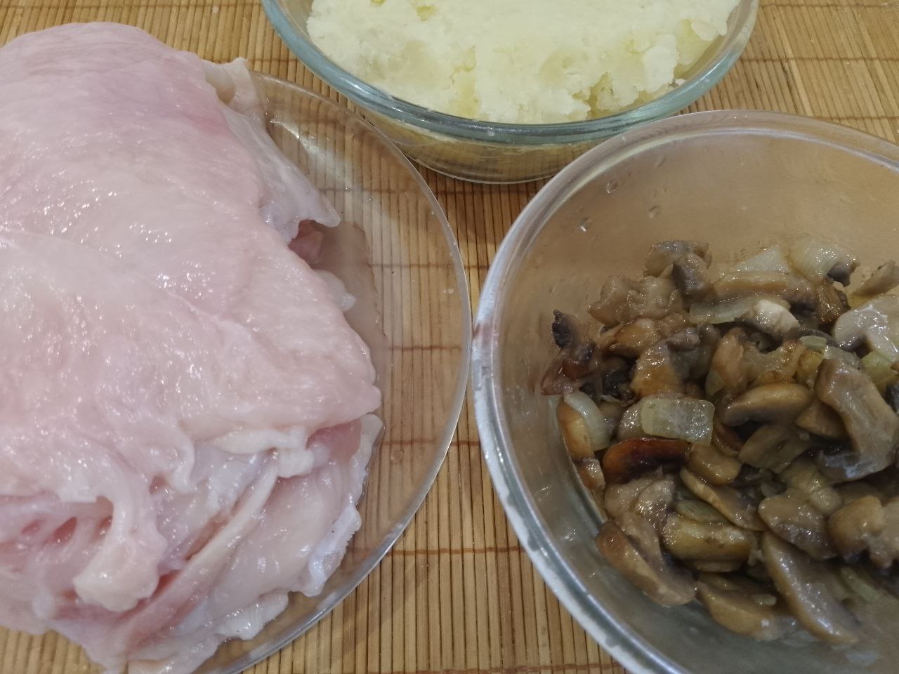 Филе с начинкой из пюре и грибов, в духовке