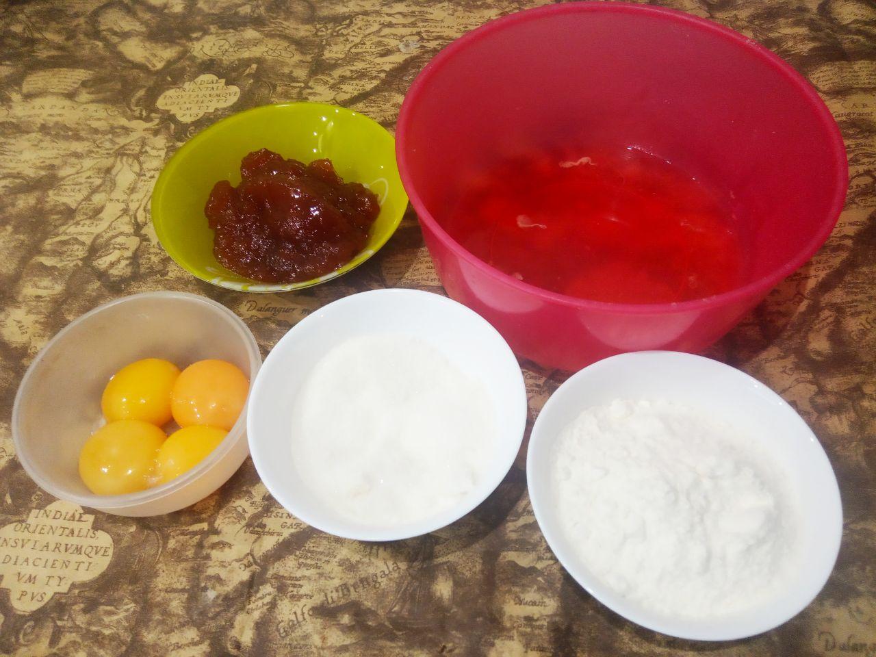 Рулет с яблочным джемом в шоколадной глазури, просто и вкусно