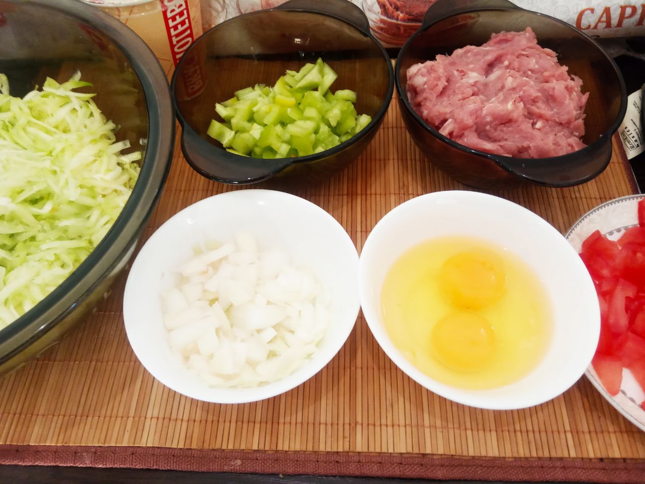 Запеканка из кабачков, фарша, овощей и сыра