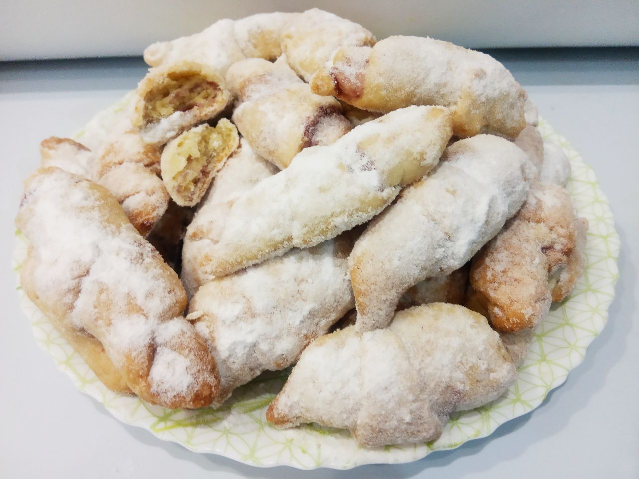 Рогалики с джемом на сметане, без яиц, просто и вкусно