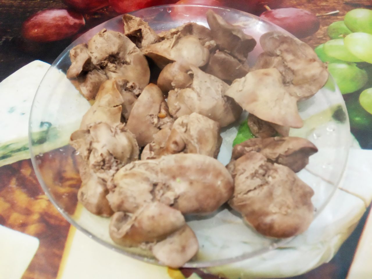 Паштет из куриной печени, вкусно и просто: Печень хорошо промываем, удаляем прожилки и отвариваем в подсоленной воде с лавровым листом и перцем