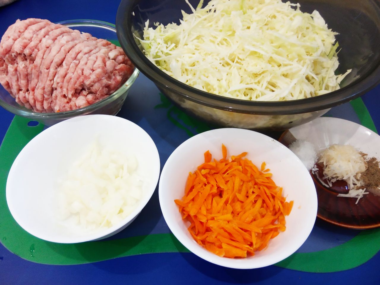 Нежные и сочные капустные котлеты со сметанным соусом