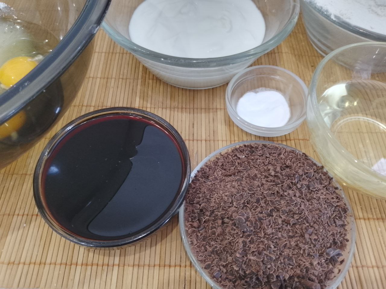 Кексы на сметане, с вишневым джемом и шоколадной крошкой